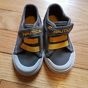 Nautica gray athletic shoes size 5 toddler